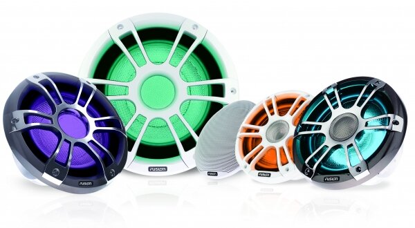 Fusion SG-SL102SPC 10" Marine Signature Subwoofer, grau, 600 W, LED CRGBW